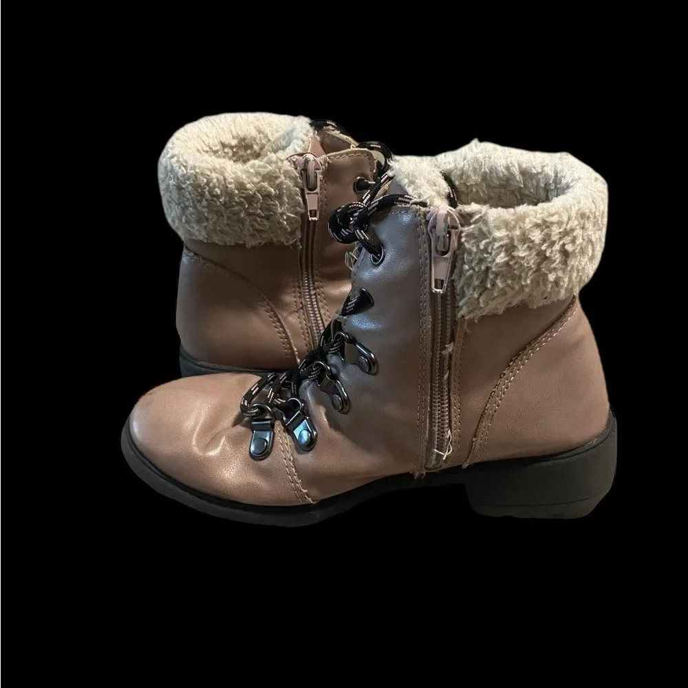 Steve Madden Jxeenia Faux Fur Boots Size 1 Mauve Color With Zippers